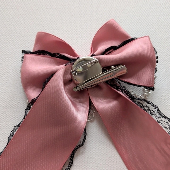 💖2/$25💖 Lace ribbon clips with black heart & silver cross charm - Picture 3 of 3